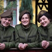 Українки відіграють видатну роль на війні завдяки історичним традиціям фемінізму