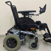 Нова Зеландія подарувала Україні інвалідні візки та лікарняні ліжка